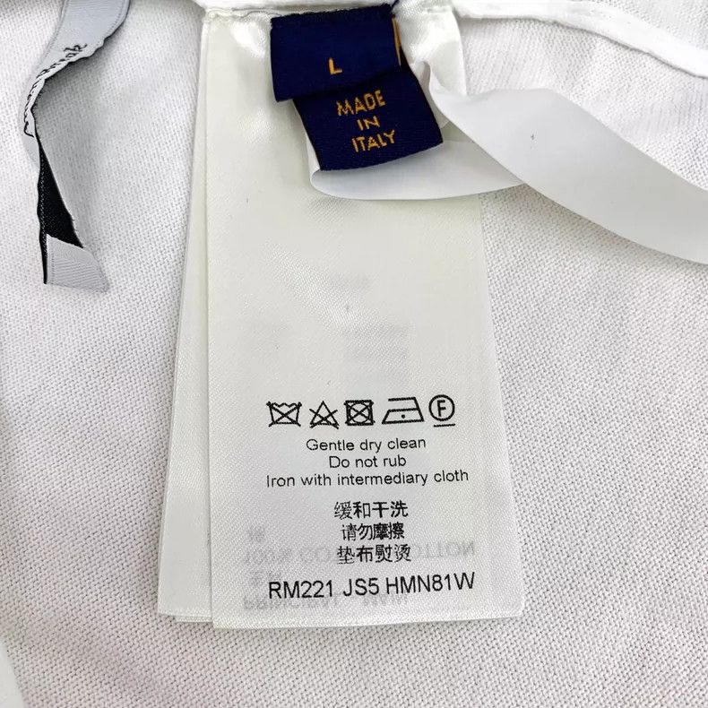 Louis Vuitton Louis Vuitton 22 white logo monogrammed cotton crew neck s Size US L / EU 52-54 / 3 - 6 Thumbnail