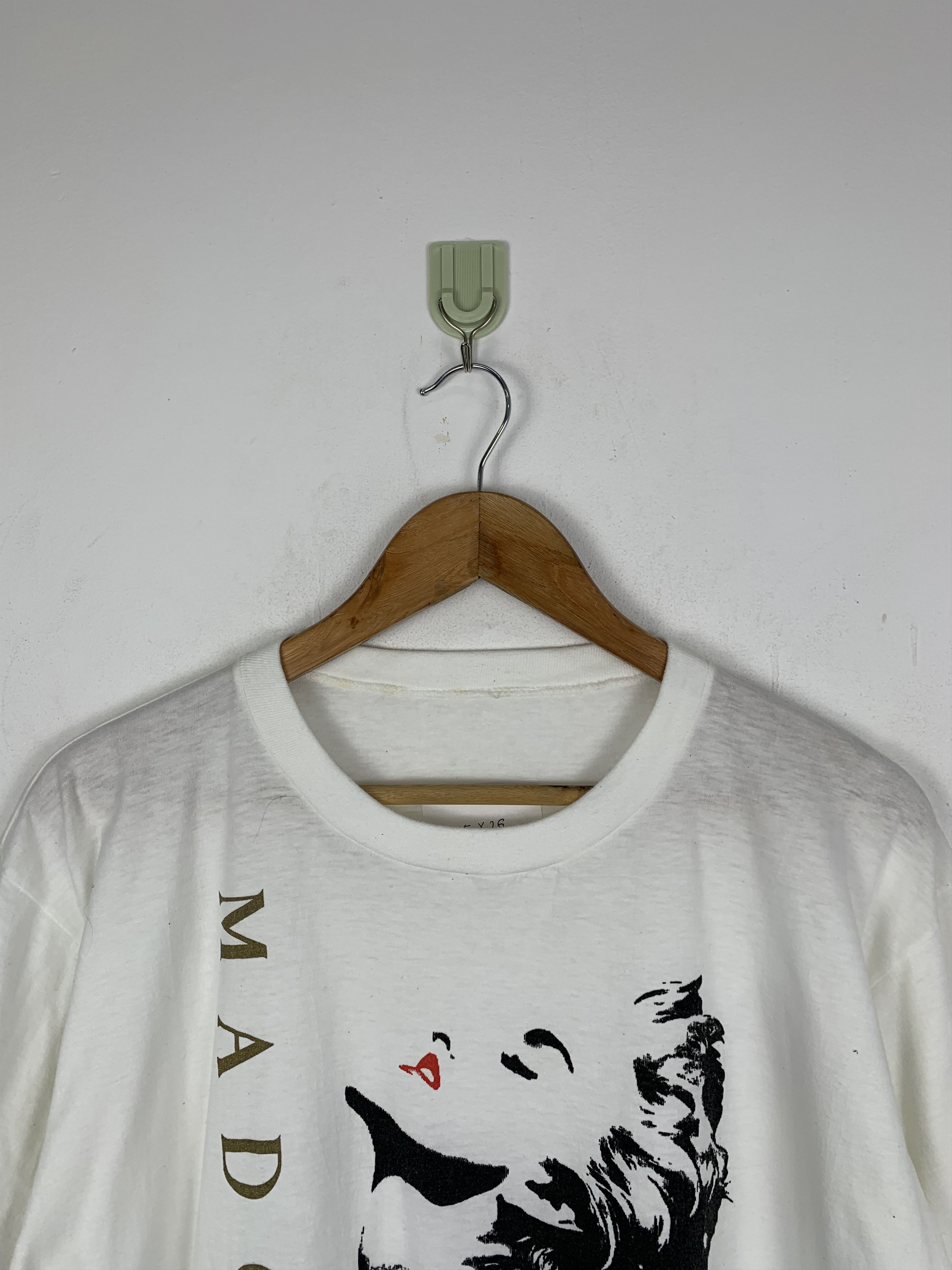 Vintage Vintage 90s Madonna Paper Thin T Shirt TA0310 Size US M / EU 48-50 / 2 - 2 Thumbnail