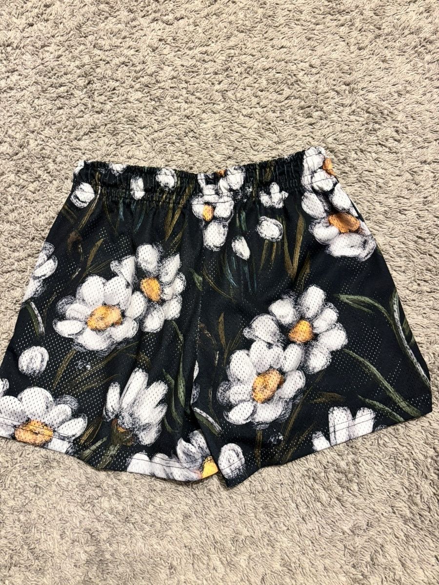 Ryoko Rain Ryoko Rain Floral shorts Size US 34 / EU 50 - 2 Thumbnail