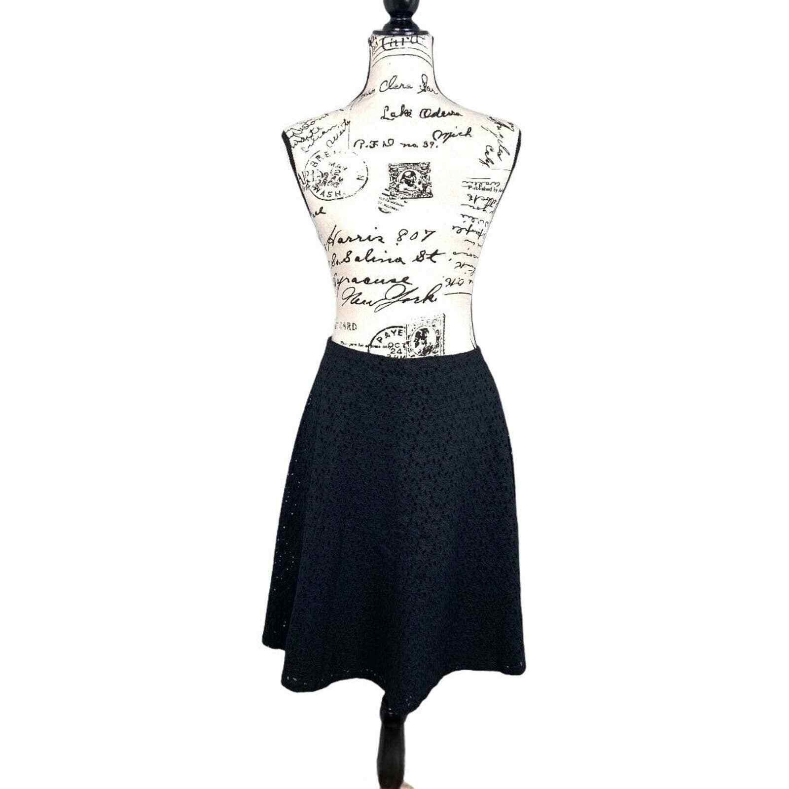 Gap GAP A-Line Skirt Knee Length Floral Eyelet Black Cotton 4 Size 27" / US 4 / IT 40 - 2 Thumbnail