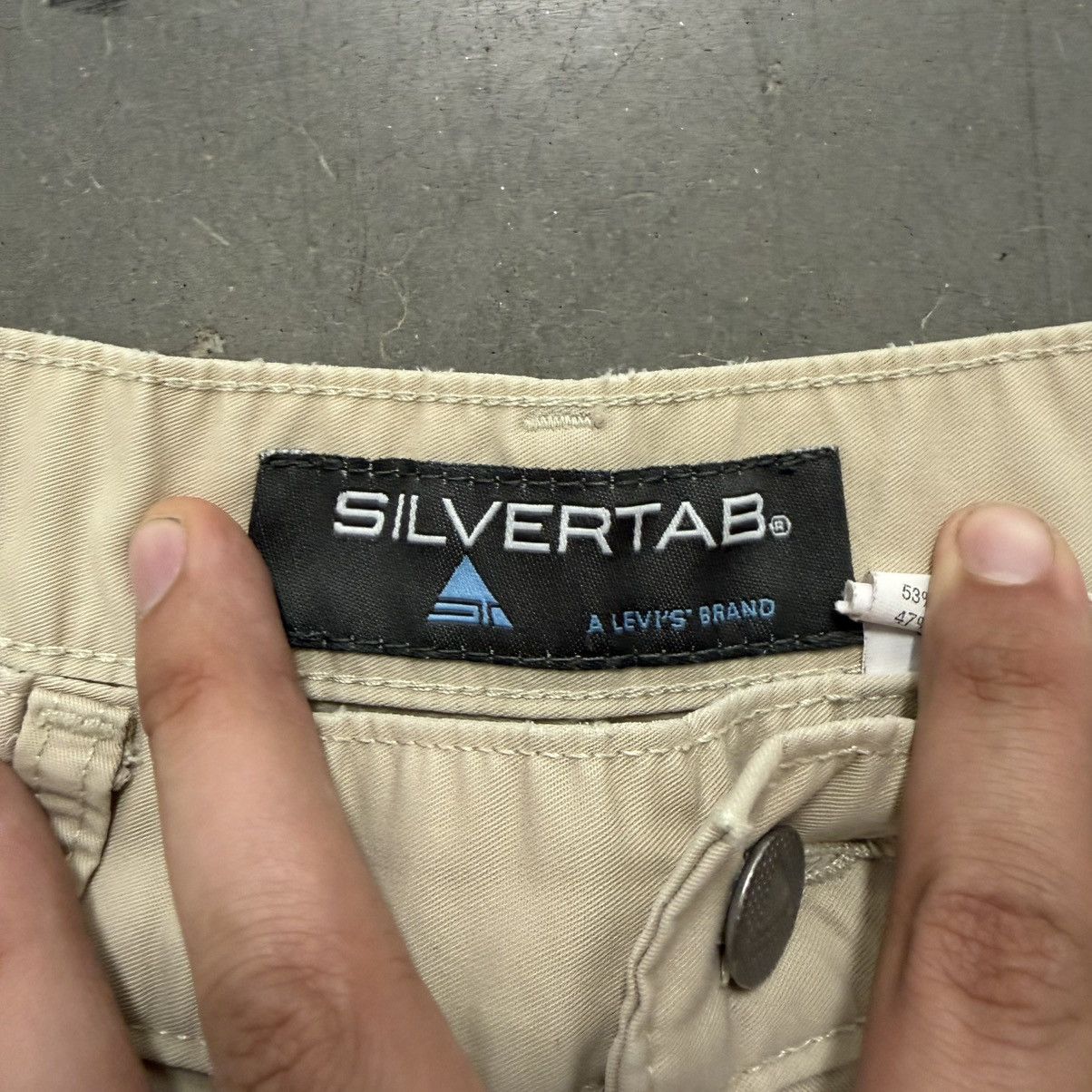Levi's Vintage Levi’s Silvertab Cargo Shorts Beige Utility Mesh Size US 31 - 2 Thumbnail