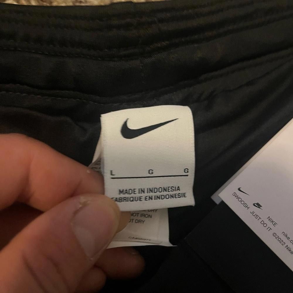 Nike Nike Swim Men's AOP Volley Swim Shorts Size US 34 / EU 50 - 8 Thumbnail