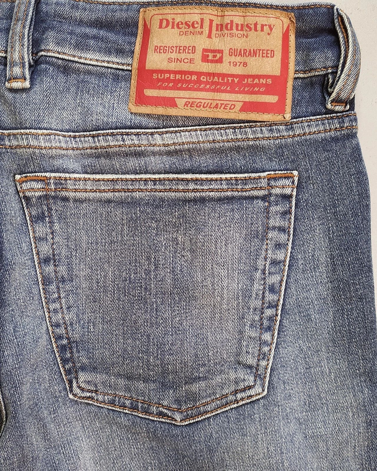 Diesel Diesel 1979 SLEENKER-R L.30 MENS JEANS T/9662 Size US 29 - 10 Thumbnail