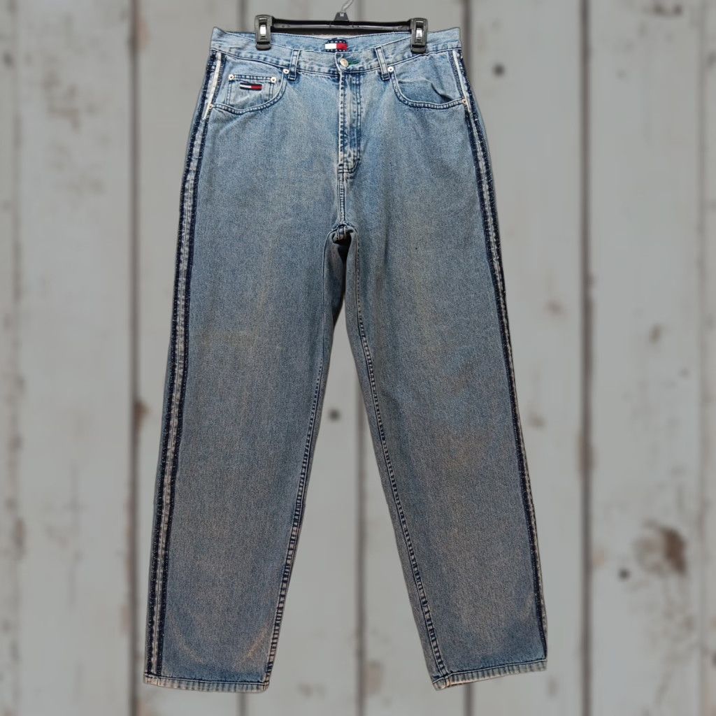 Tommy Hilfiger VINTAGE Tommy Hilfiger Jeans Men 36x32 90s Denim Blue Regular Straight 5-Pocket Zip Button Readable Logo Baggy Accents Size US 36 / EU 52 - 1 Thumbnail