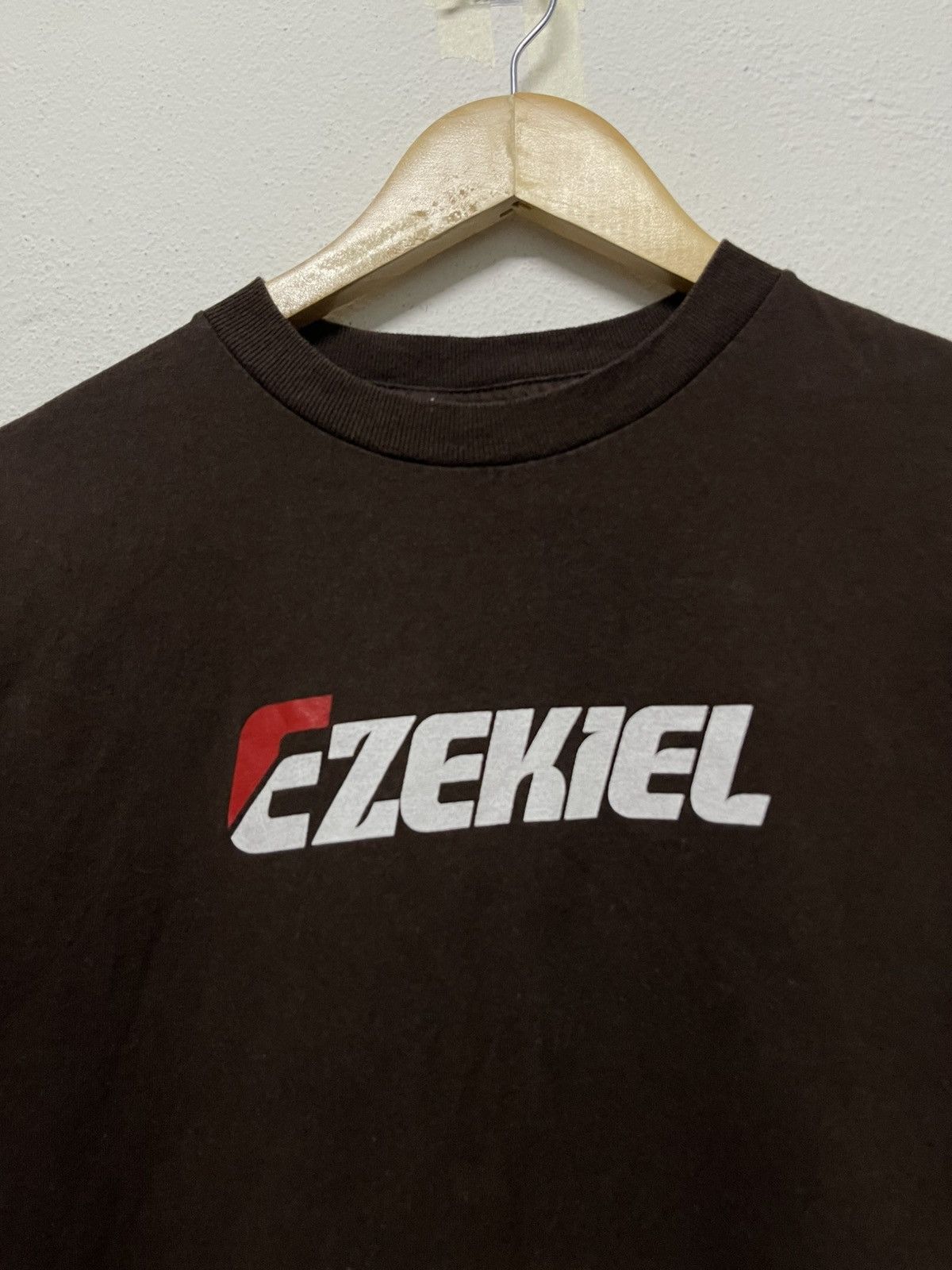 Ezekiel × Vintage VINTAGE EZEKIEL SKATEBOARDING TSHIRT RARE BROWN COLOUR Size US M / EU 48-50 / 2 - 5 Thumbnail