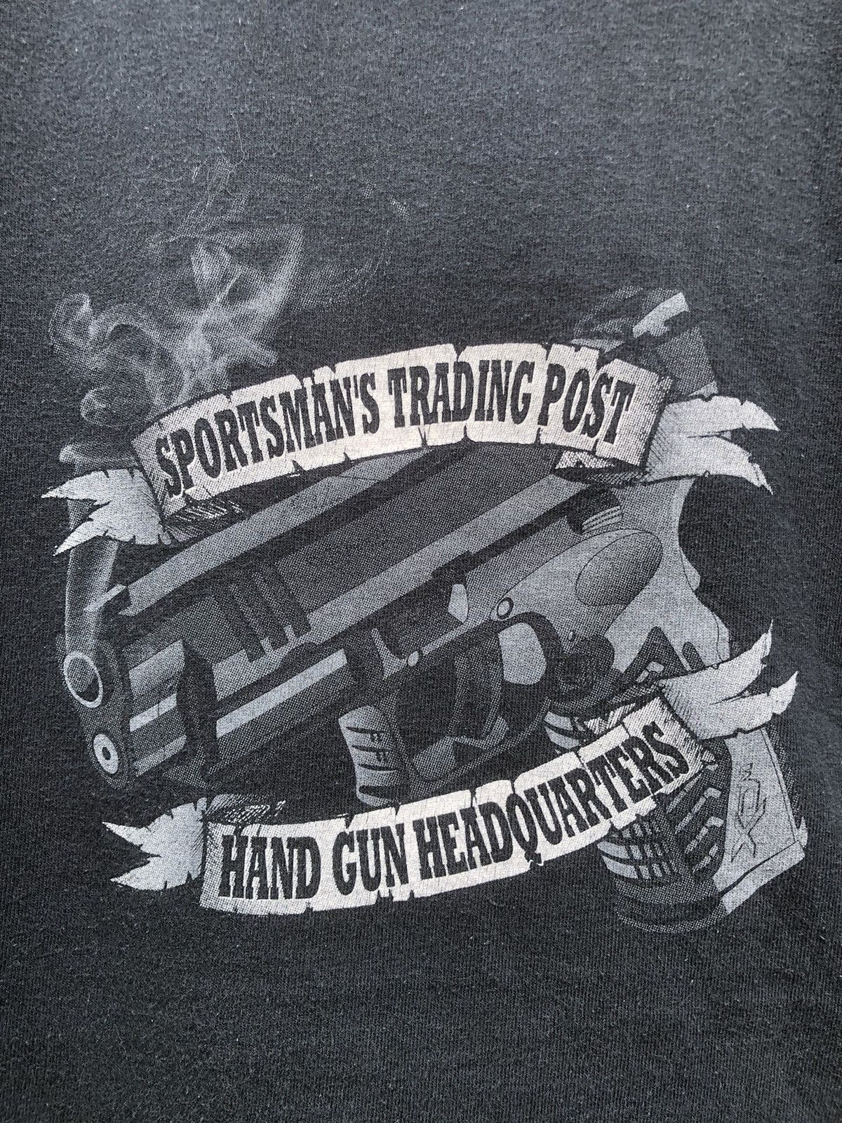 Vintage Vintage Y2K Sportmans Trading Post Hand Gun Backhit Tshirt Size US L / EU 52-54 / 3 - 16 Thumbnail