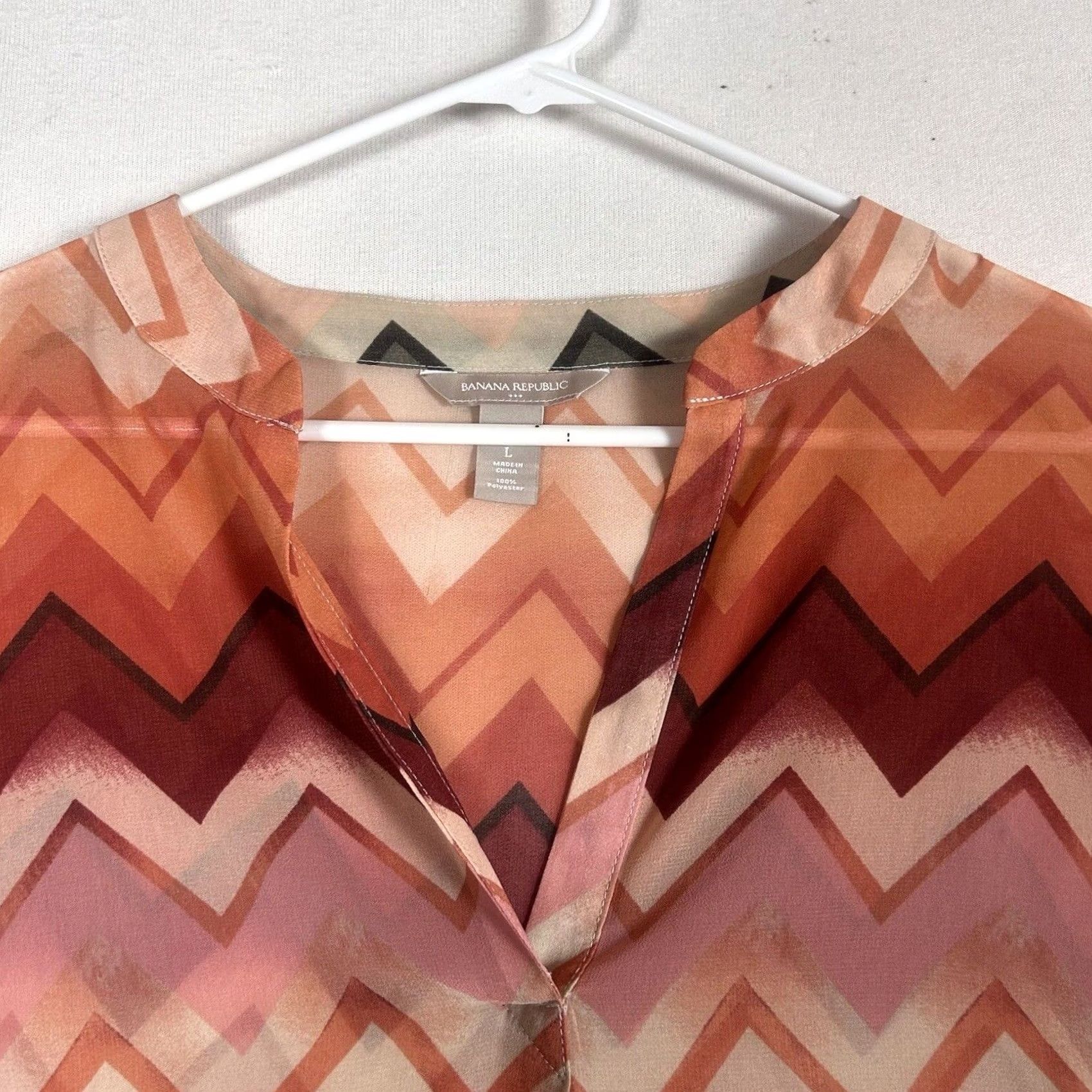 Banana Republic Banana Republic Sheer Blouse Long Sleeve Shirt Top L Multicolor Geometric Print Womens V-Neck, Polyester, Regular Size Size L / US 10 / IT 46 - 2 Thumbnail