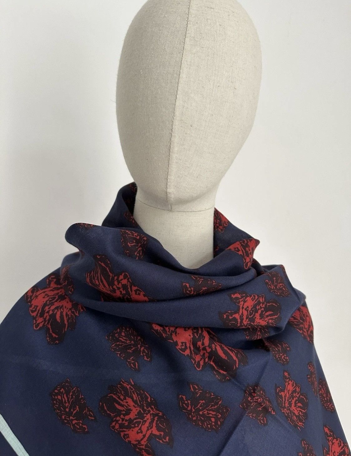 Balenciaga Balenciaga Scarf Shawl Wool/Silk Wolf 138/136cm! Size ONE SIZE - 11 Thumbnail