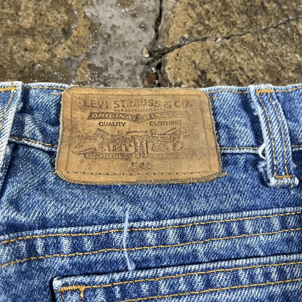 Levi's × Vintage Crazy Vintage 90s Levi's 540 Faded Light Wash Jeans Size US 32 / EU 48 - 8 Thumbnail