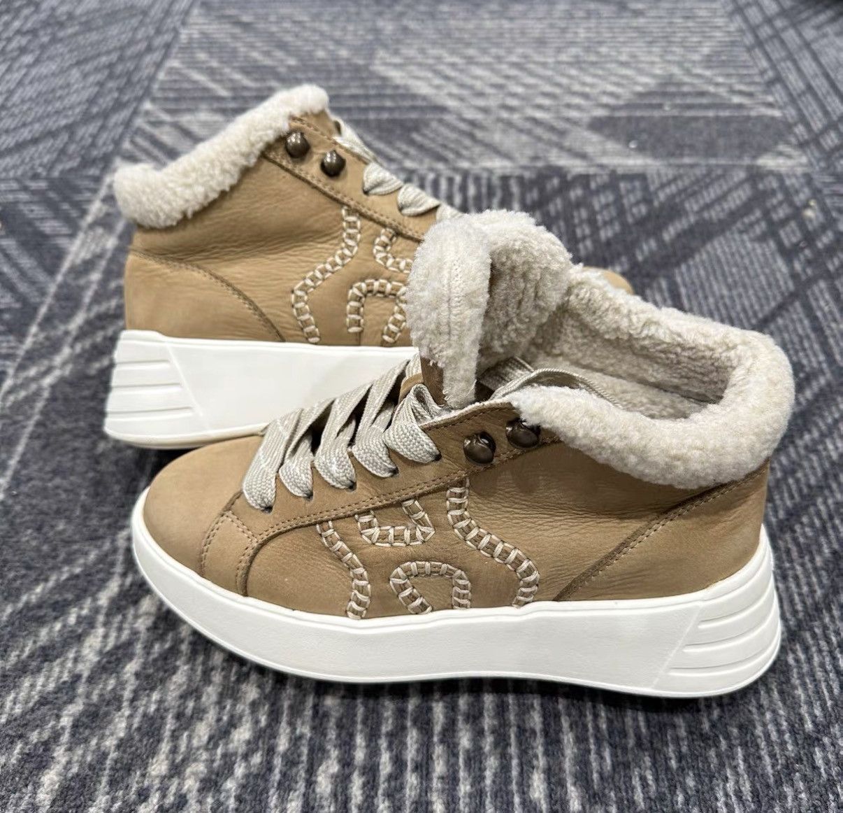 Hogan Hogan Fleece-lined Camel High-top Platform Shoes J42 Size US 5 / IT 35 - 4 Thumbnail