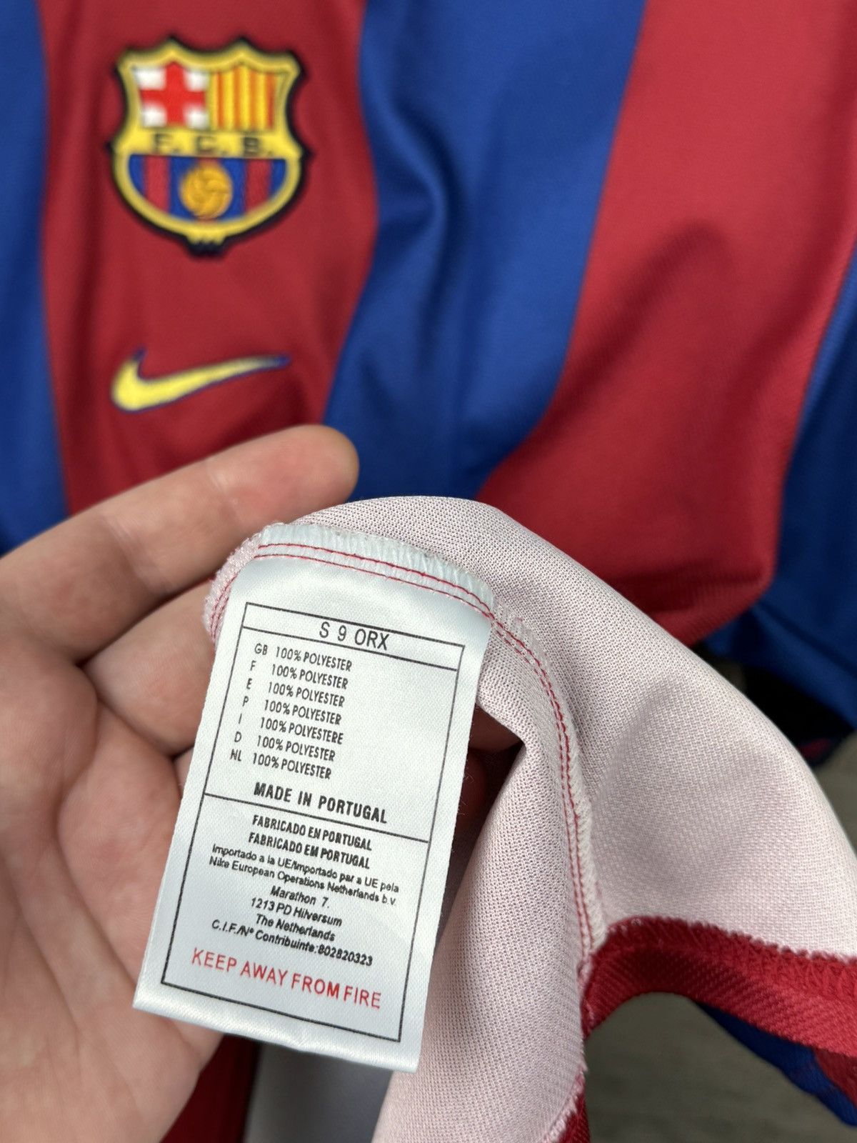 Nike BARCELONA 1998 1999 HOME FOOTBALL NIKE SHIRT SOCCER JERSEY Size US S / EU 44-46 / 1 - 5 Thumbnail