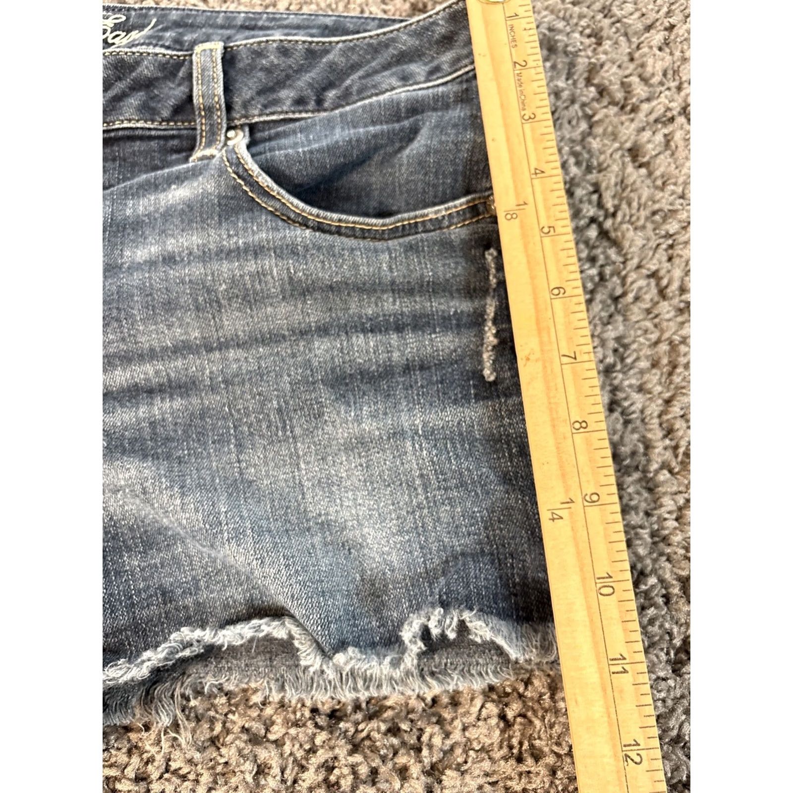 Vintage VINTAGE American Eagle Shorts Womens 34 Low Rise Dark Wash Distressed Y2K Aztec Embroidered Denim Cut-Off Blue Womens Size 24" / US 00 / IT 34 - 2 Thumbnail