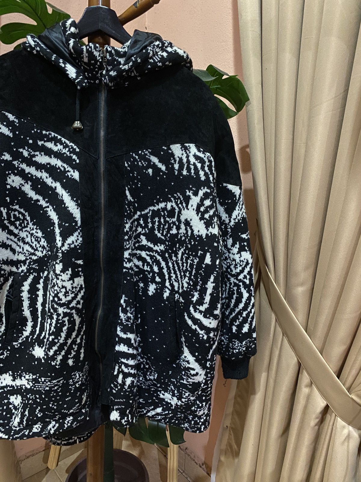Japanese Brand Vintage Pecato Black White Knit Pattern Hooded Suede Panels Size US L / EU 52-54 / 3 - 4 Thumbnail