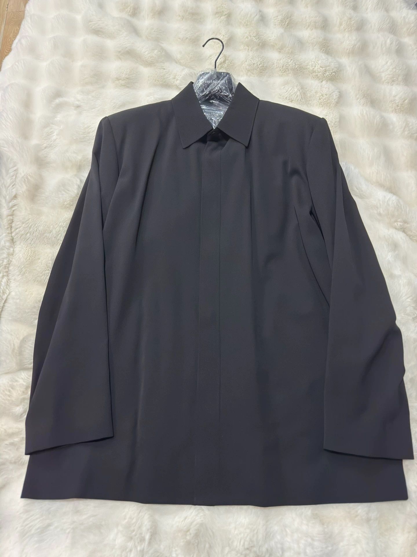 Balenciaga Brand new Balenciaga men's padded shoulder jacket Size US M / EU 48-50 / 2 - 1 Thumbnail