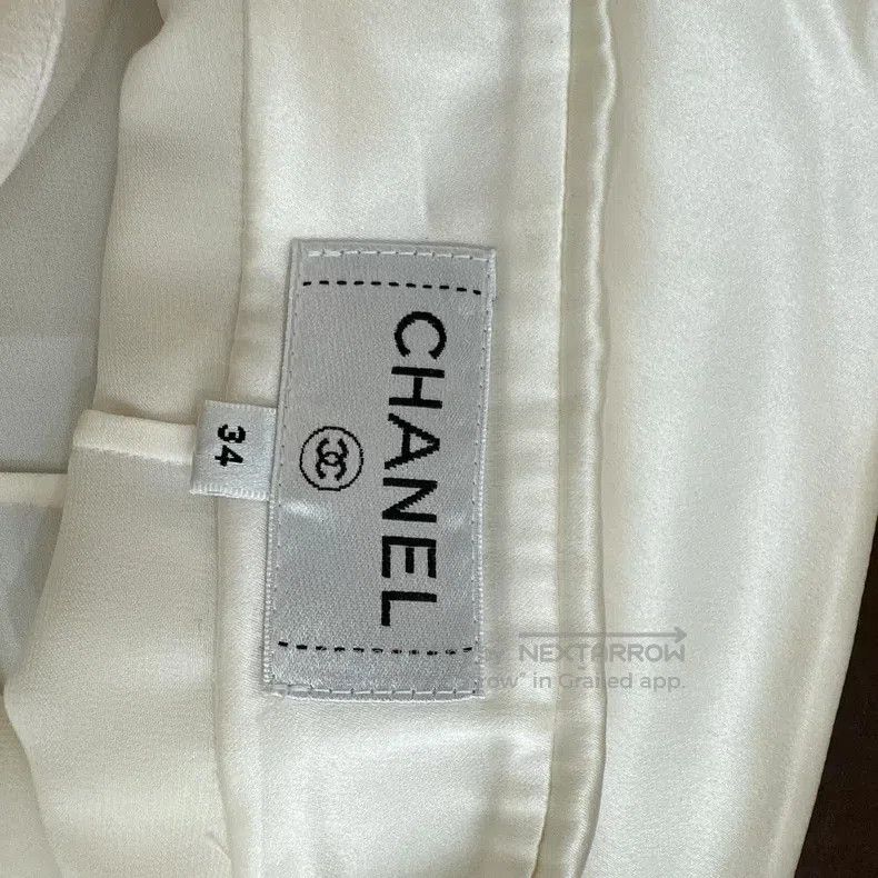 Chanel Chanel 20A white heavy industry button silk shirt Size XXS / US 00 / IT 34 - 5 Thumbnail