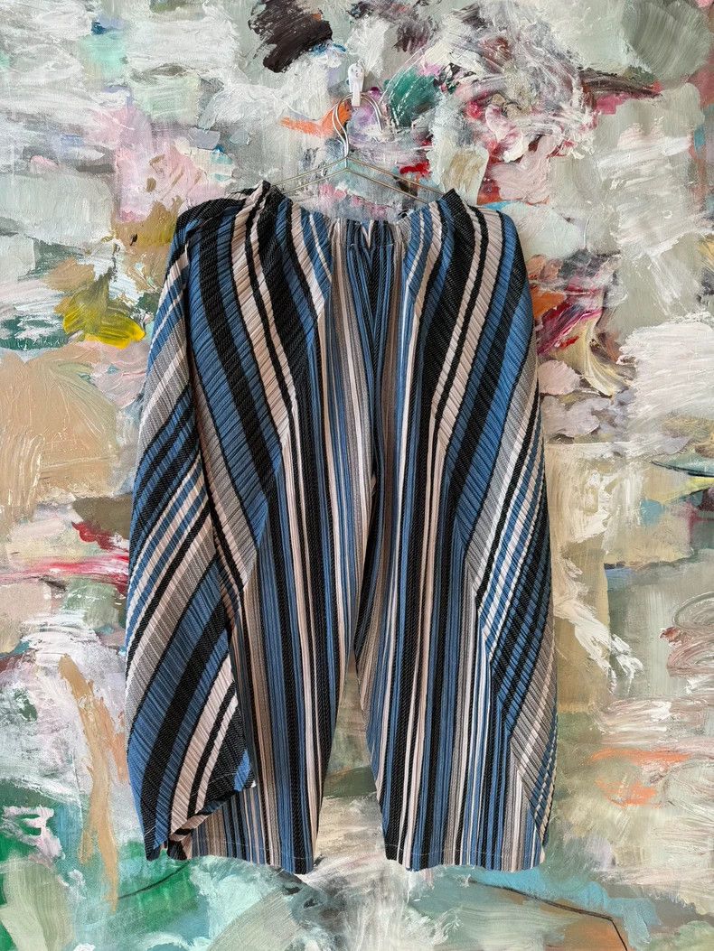 Issey Miyake Issey Miyake size:3 Blue pleated and deformed trousers Size 31" - 1 Thumbnail