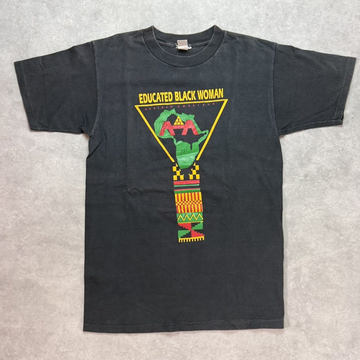 Vintage Vintage 90s Educated Black Woman Malcolm X T Shirt Size US L / EU 52-54 / 3 - 1 Thumbnail