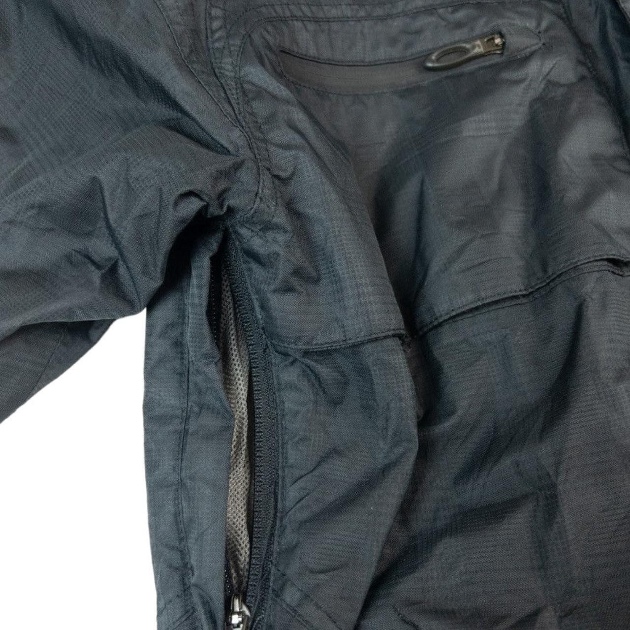 Oakley Vintage Oakley Zip Up Snowboarding Jacket Size M Size US M / EU 48-50 / 2 - 7 Thumbnail