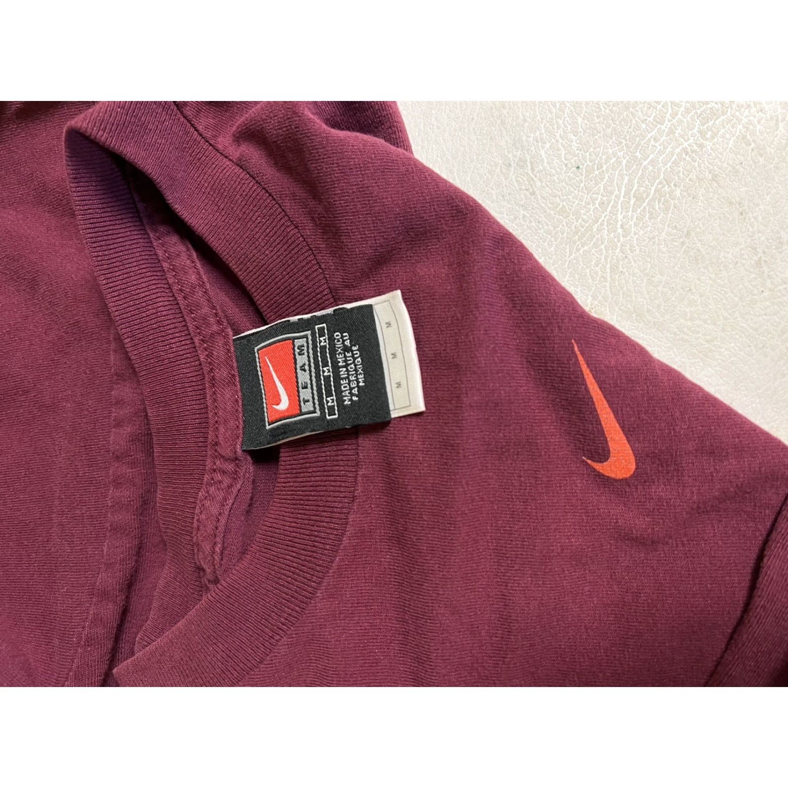 Nike VINTAGE Nike Virginia Tech Hokies T-Shirt Mens M Long Sleeve Maroon Center Swoosh shirts Size US M / EU 48-50 / 2 - 5 Thumbnail