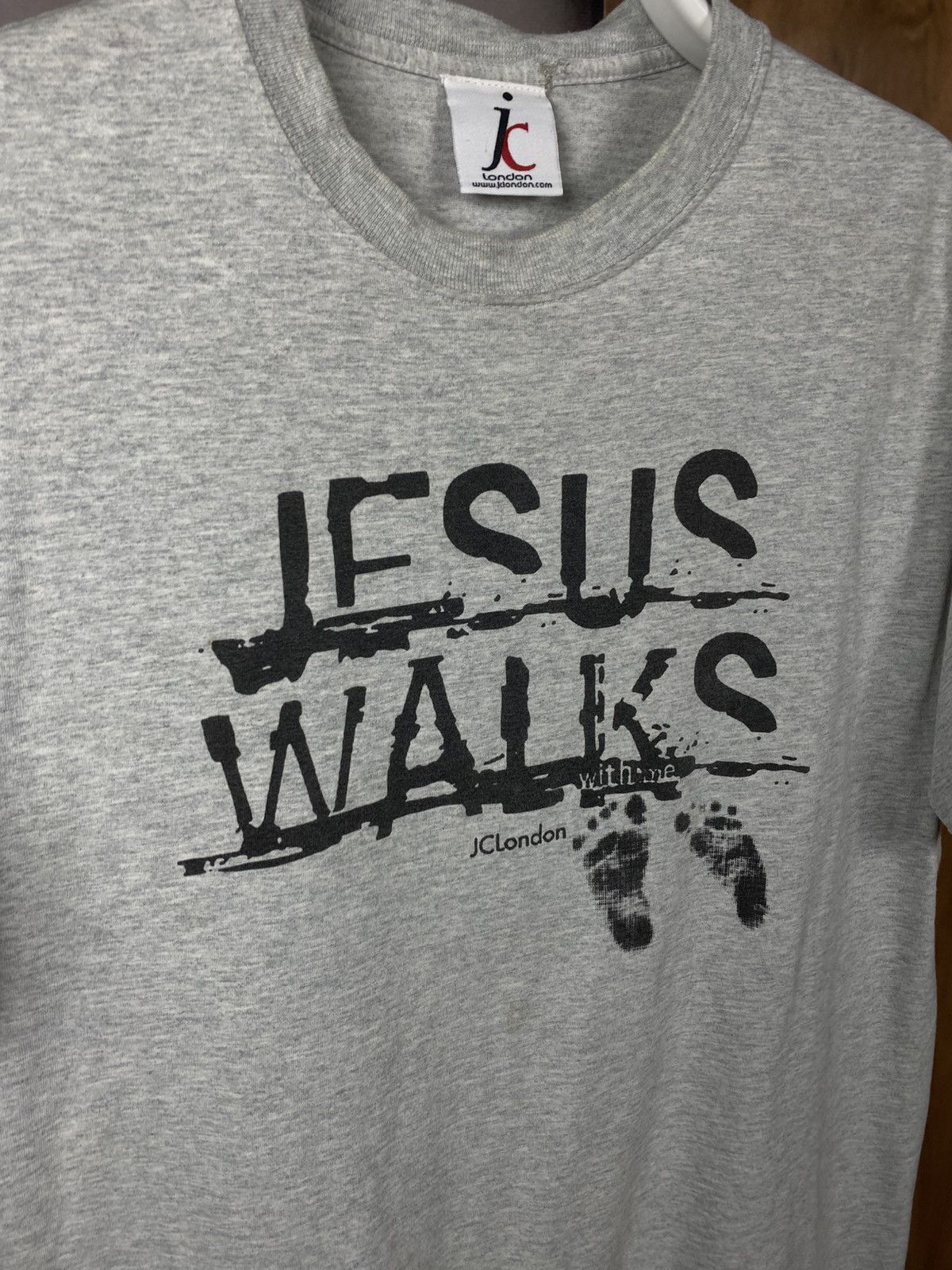 Vintage ⛪️Vintage 90s T-Shirt Jesus Walks With Me JC London VTG Tee⛪️ Size US L / EU 52-54 / 3 - 2 Thumbnail