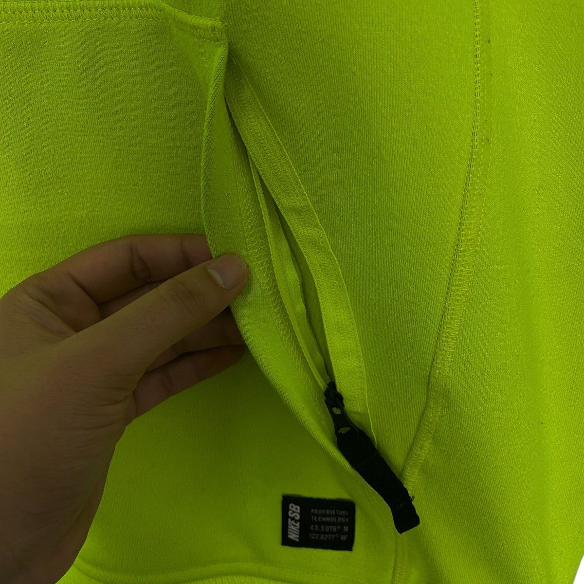 Vintage Vintage Nike Hoodie Sweater Big Logo Printed Neon Size L Size US L / EU 52-54 / 3 - 7 Thumbnail