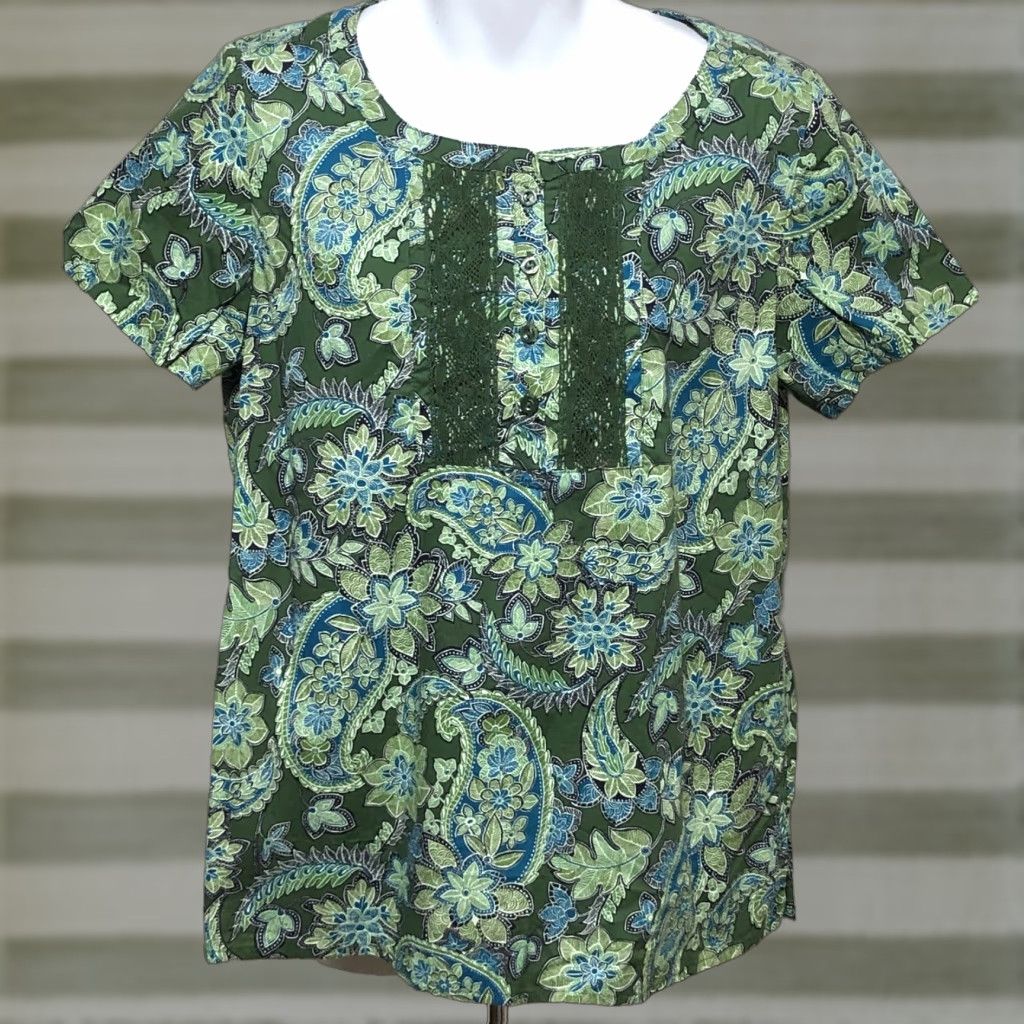 Basic Editions Basic Editions Top Shirt M Green Floral Tropical 1/2 Button Lace Trim ShortSleeve Luau Fun Womens Size M / US 6-8 / IT 42-44 - 1 Thumbnail