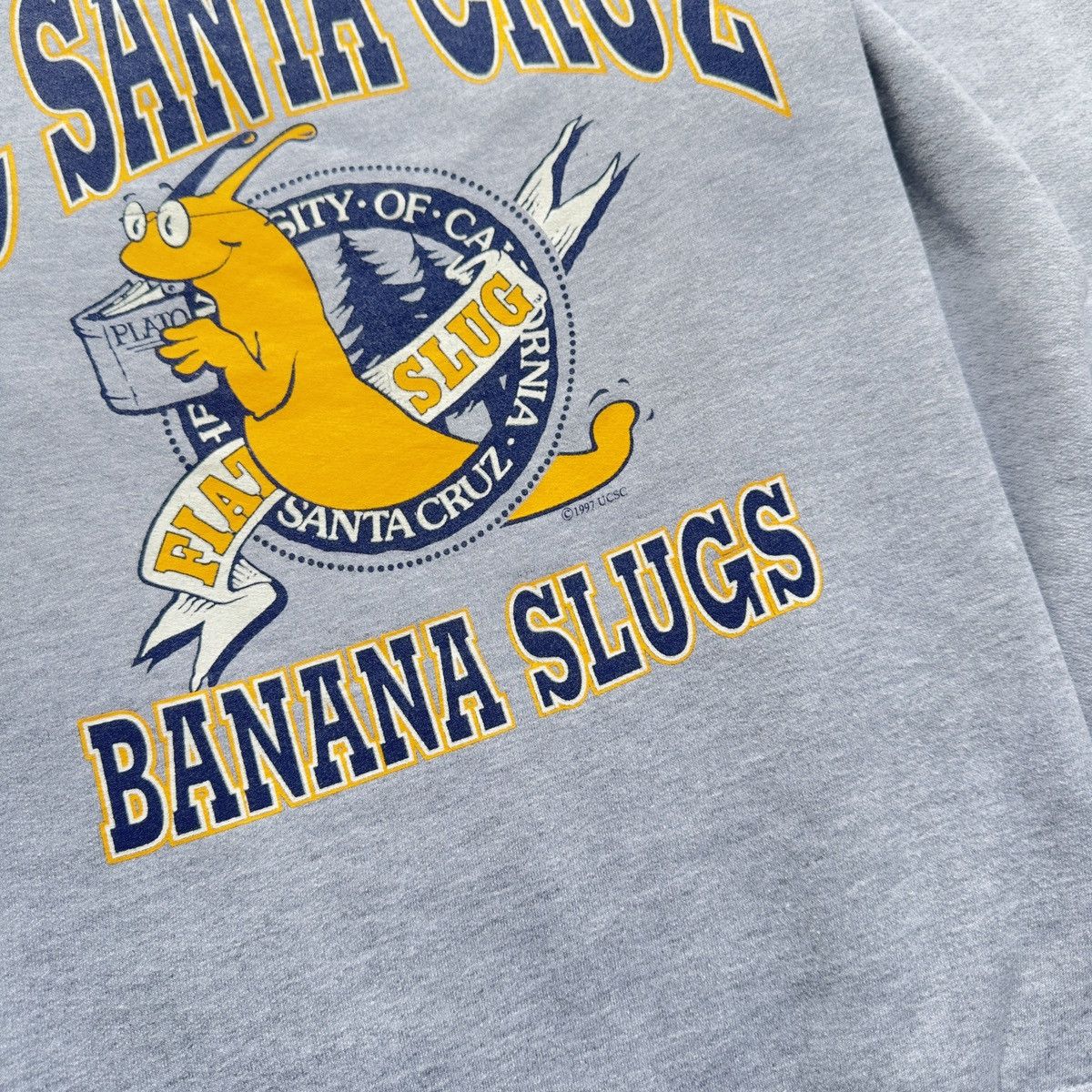 Gildan VINTAGE PULP FICTION UC SANTA CRUZ SLUGS SWEATSHIRT Size US XL / EU 56 / 4 - 4 Thumbnail