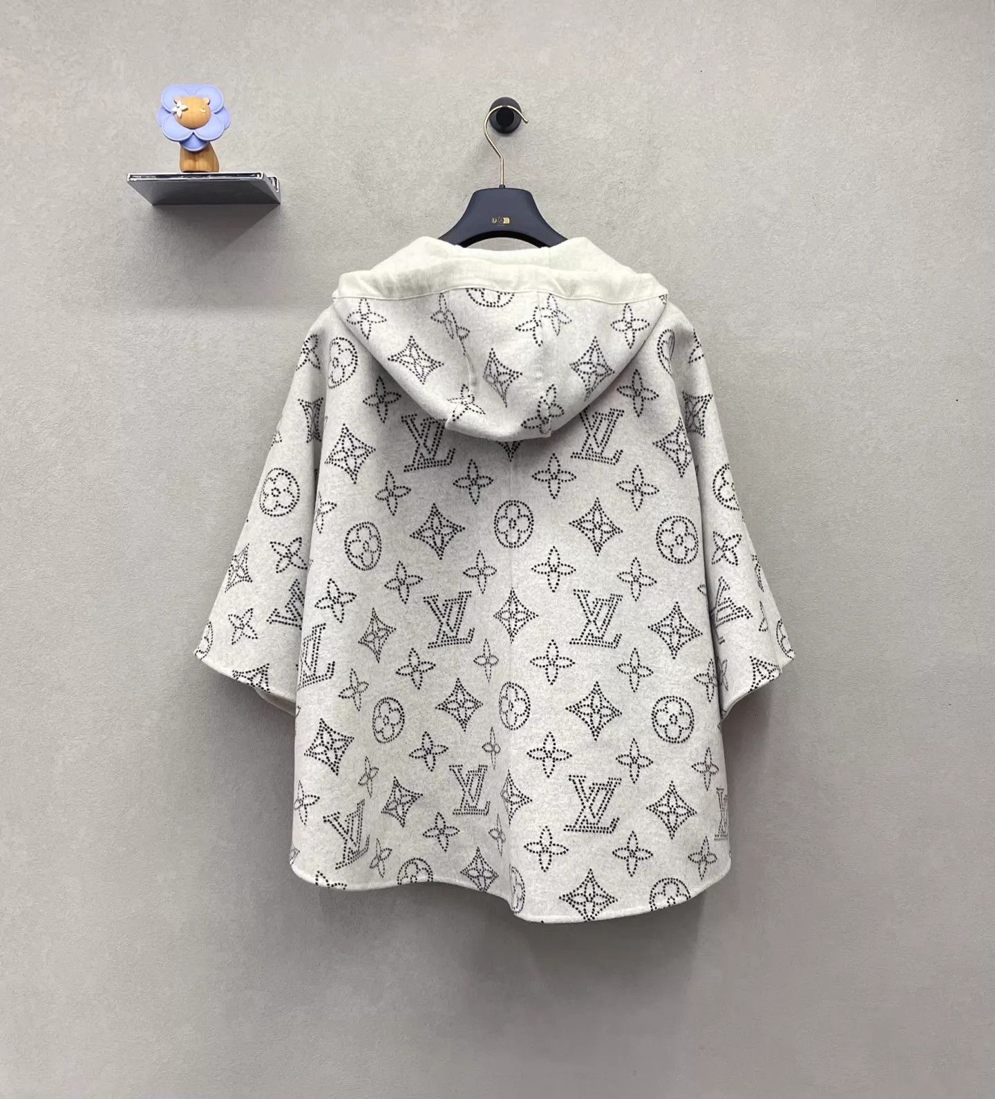 Louis Vuitton LV hooded double-faced capes Size ONE SIZE - 2 Thumbnail