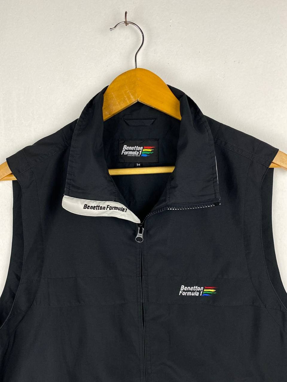 United Colors Of Benetton benetton formula 1 vest nice design Size US M / EU 48-50 / 2 - 2 Thumbnail