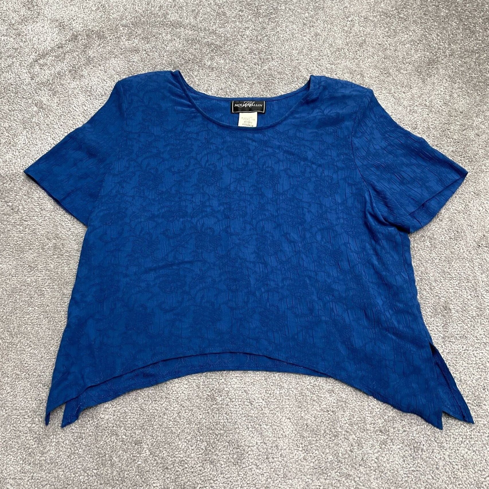 Vintage Molly Malloy Vintage Blouse Womens 14 Royal Blue Textured Round Neck Padded Top Shirt Adult Medium Blue Classic Slit Short Sleeve Knit Rayon Size XL / US 12-14 / IT 48-50 - 2 Thumbnail
