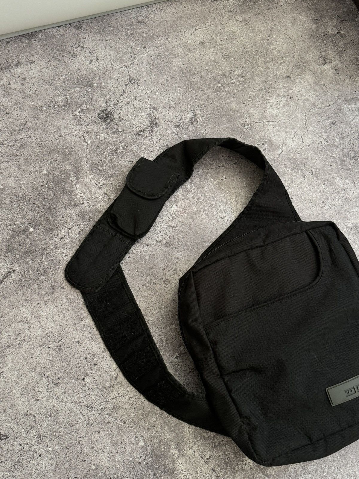 Diesel × Vintage Vintage Diesel Y2K distressed crossbody sling bag Size ONE SIZE - 6 Thumbnail