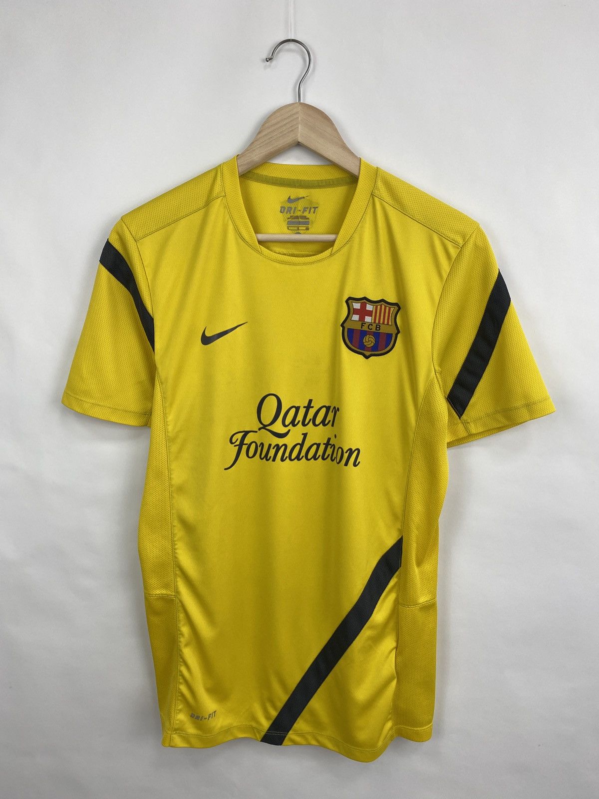 Nike 🇪🇸 F. C. Barcelona 2011 Nike Soccer Jersey T-Shirt Rare Retro Size US S / EU 44-46 / 1 - 3 Thumbnail