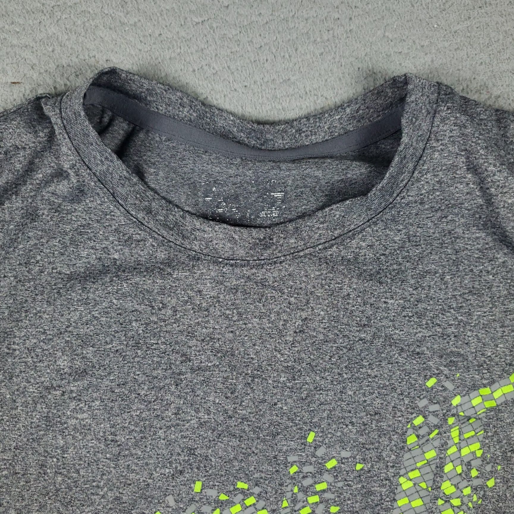 Under Armour Under Armour Run T Shirt Mens XL Gray Heatgear Active Work Out Adult Shirt Mens XL Gray HeatGear Active Size US XL / EU 56 / 4 - 2 Thumbnail