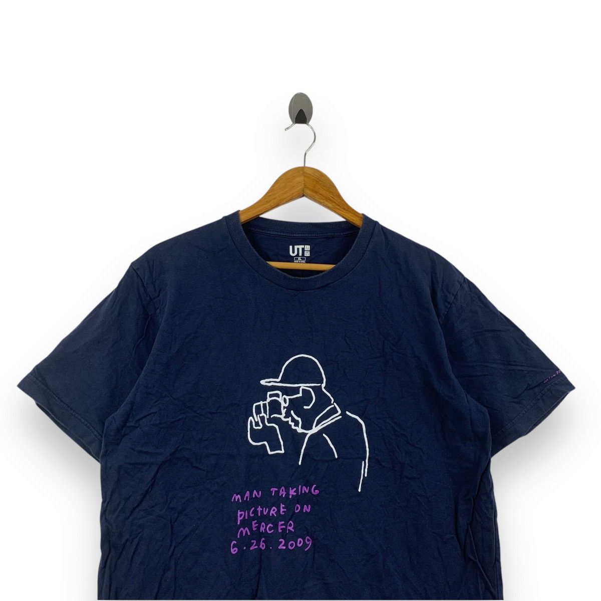 Uniqlo UNIQLO x JASON POLAN Man Taking Picture Sketch Tee Shirt Size US XL / EU 56 / 4 - 2 Thumbnail