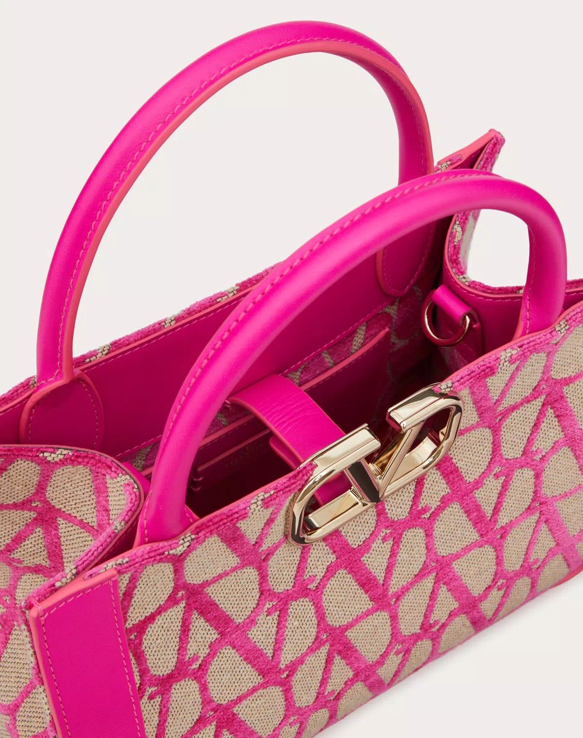 Valentino oc11z0725 Size:OS/Toile Iconographe Handbag in Pink Size ONE SIZE - 6 Thumbnail