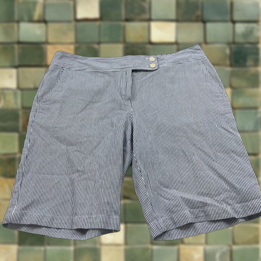 Talbots Talbots Bermuda Shorts 10" Cotton Mid Rise 33in Waist Blue Seersucker Adult Women Satin? Size 32" / US 10 / IT 46 - 1 Thumbnail