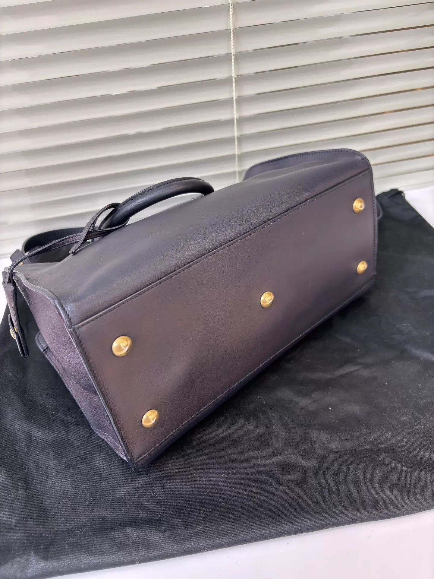 Yves Saint Laurent YSL 9/10 Black Leather Y-Buckle Tote, Cracked Edge, Dust Bag Size ONE SIZE - 5 Thumbnail