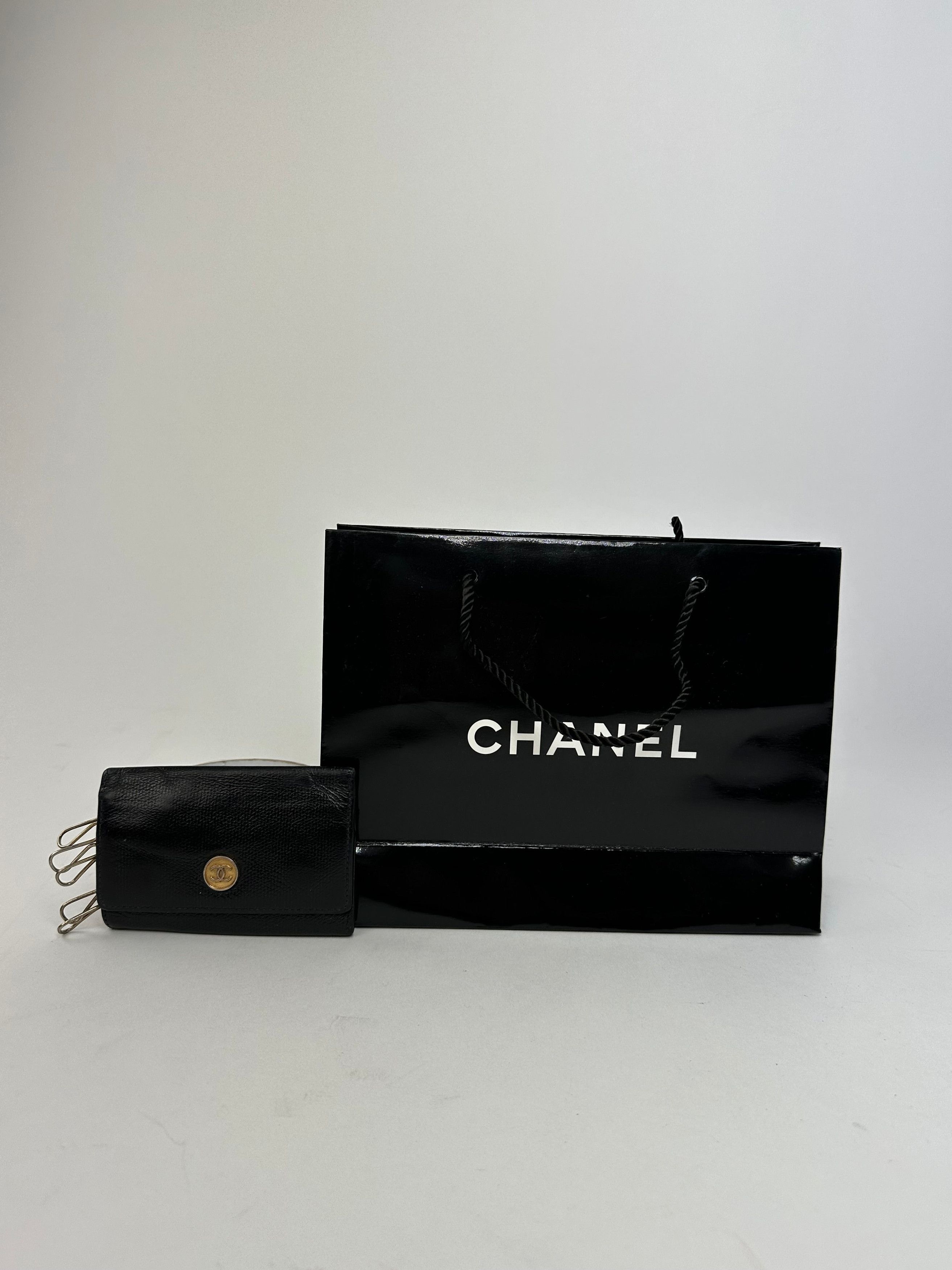 Chanel Vintage CC Logo Caviar Leather Key Holder Black Size ONE SIZE - 1 Thumbnail