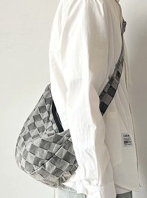 Japanese Brand 2000s aesthetic outdoor checkerboard messenger bag hobo bag Size ONE SIZE - 2 Thumbnail