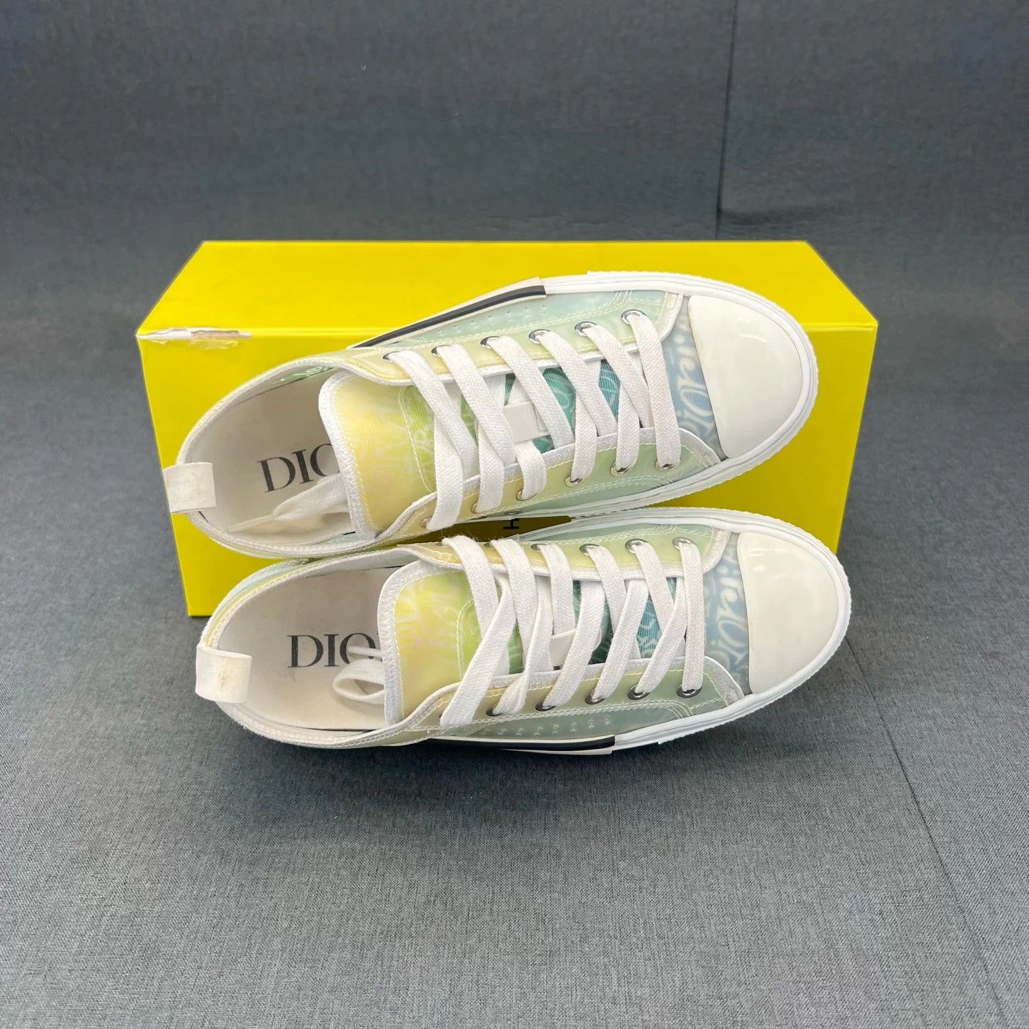 Dior Dior B23 gradient green like new size 37 with box Size US 6 / IT 36 - 6 Thumbnail