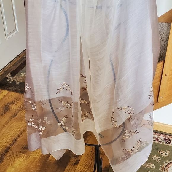 Designer 50% Silk 50% Wool Ivory Embroidered Long Scarve Wrap Size ONE SIZE - 2 Thumbnail