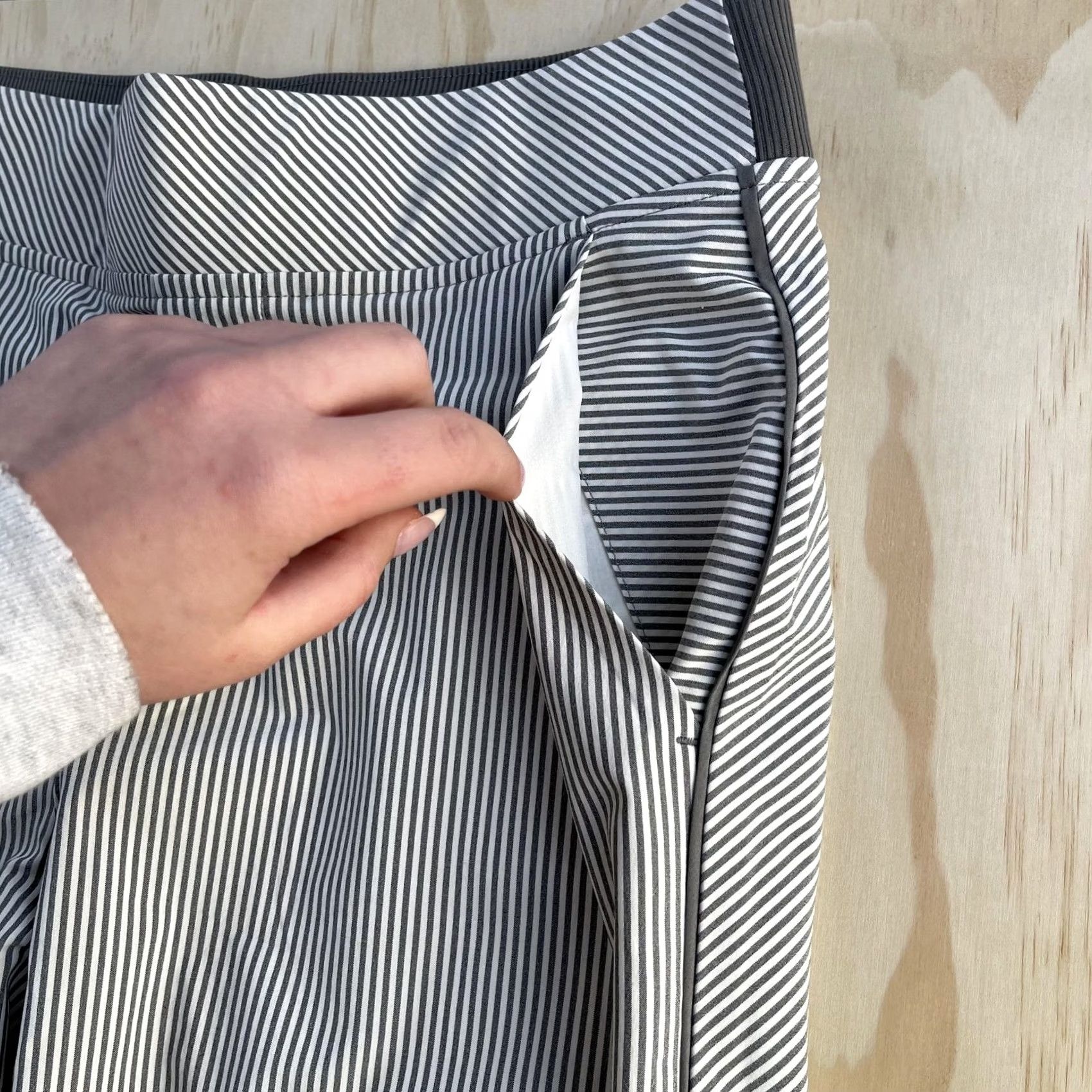Athleta Athleta Brooklyn Textured Ankle Pants Womens 8 Gray Stripe Pull On Stretch Pants Size 30" / US 8 / IT 44 - 4 Thumbnail