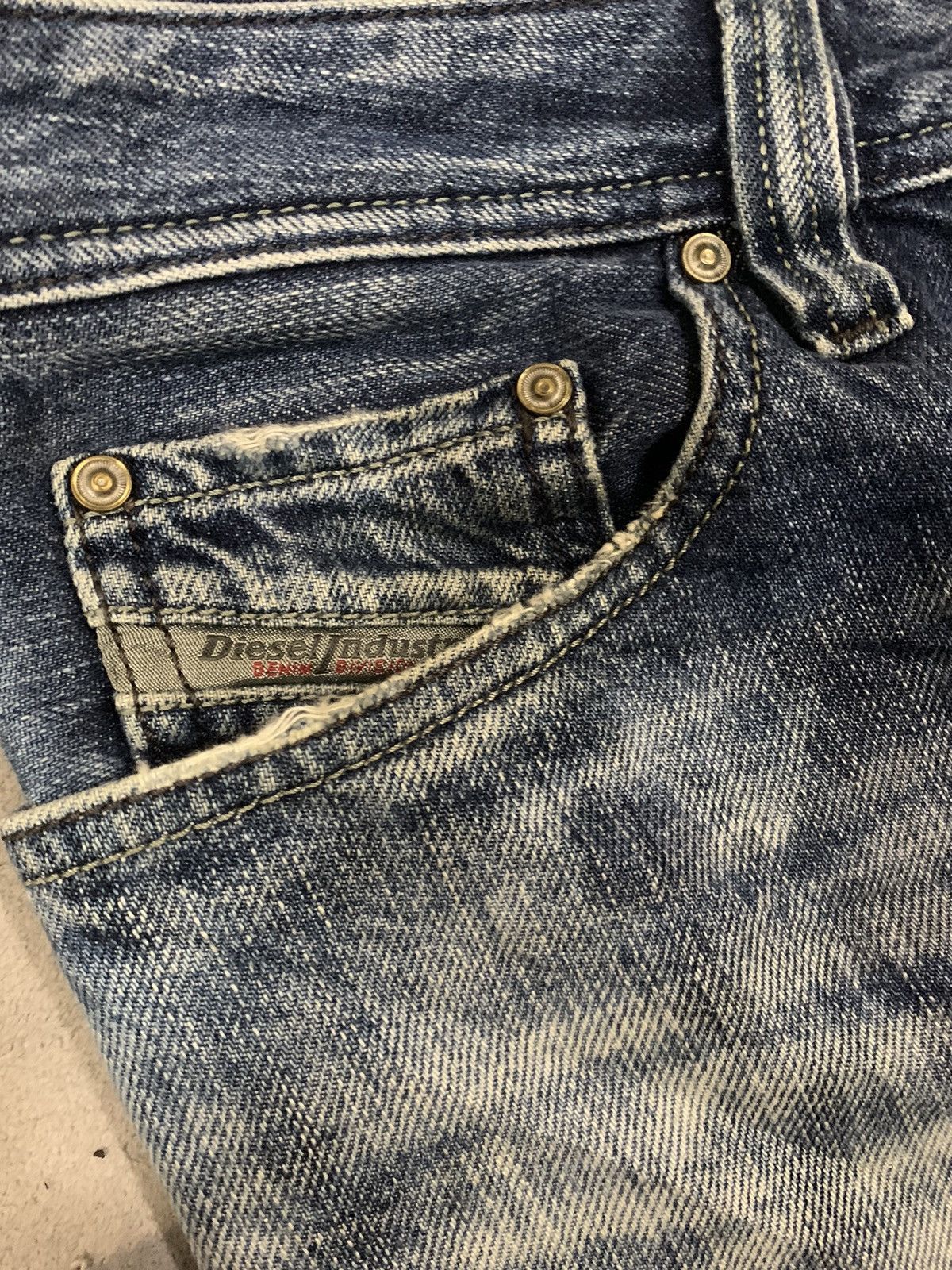 Diesel Vintage Diesel Industry Safado Bleached Grunge Ripped Jeans Size US 32 / EU 48 - 6 Thumbnail
