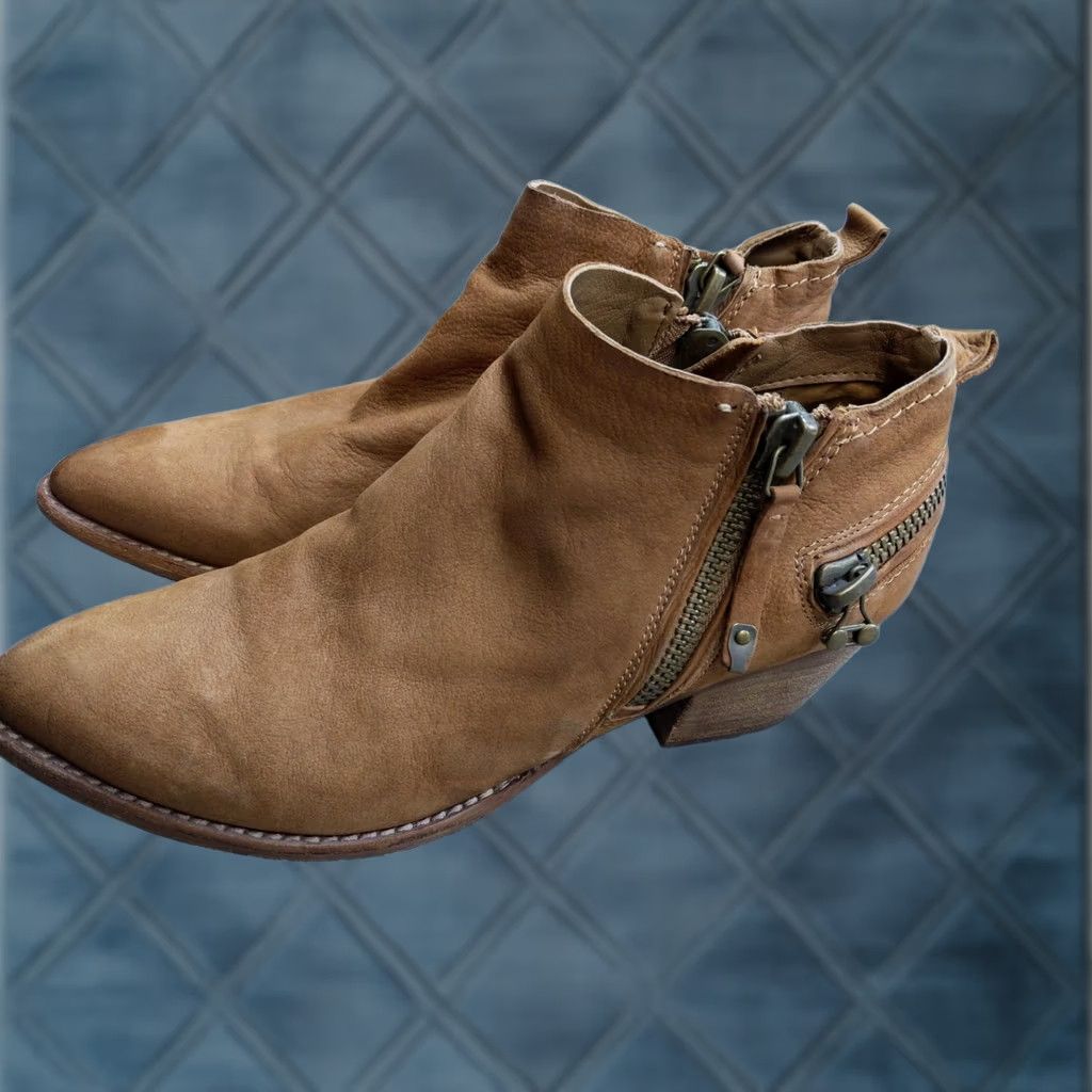 Dolce Vita Dolce Vita Boots Womens Size 8 Brown Leather Ankle Zip Block Heel Booties Size US 9 / IT 39 - 1 Thumbnail