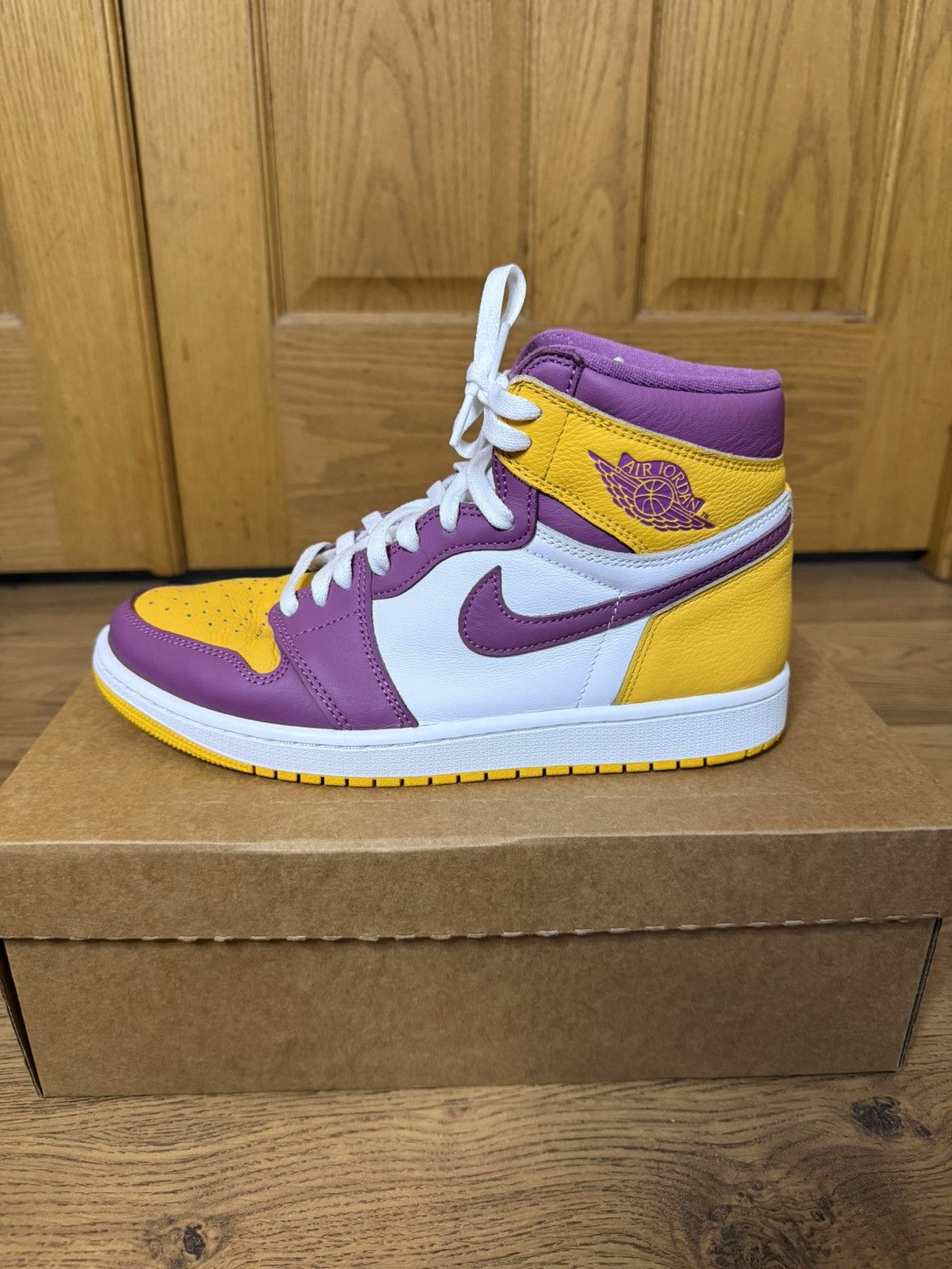 Jordan Brand Air Jordan 1 “Brotherhood” Size 9.5M Size US 9.5 / EU 42-43 - 1 Thumbnail