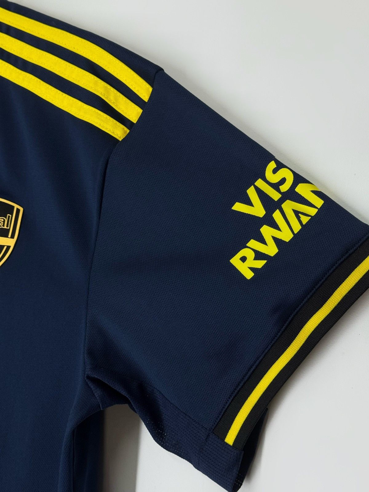 Adidas Adidas Arsenal London 2019/20 3rd Football Shirt Size US M / EU 48-50 / 2 - 11 Thumbnail