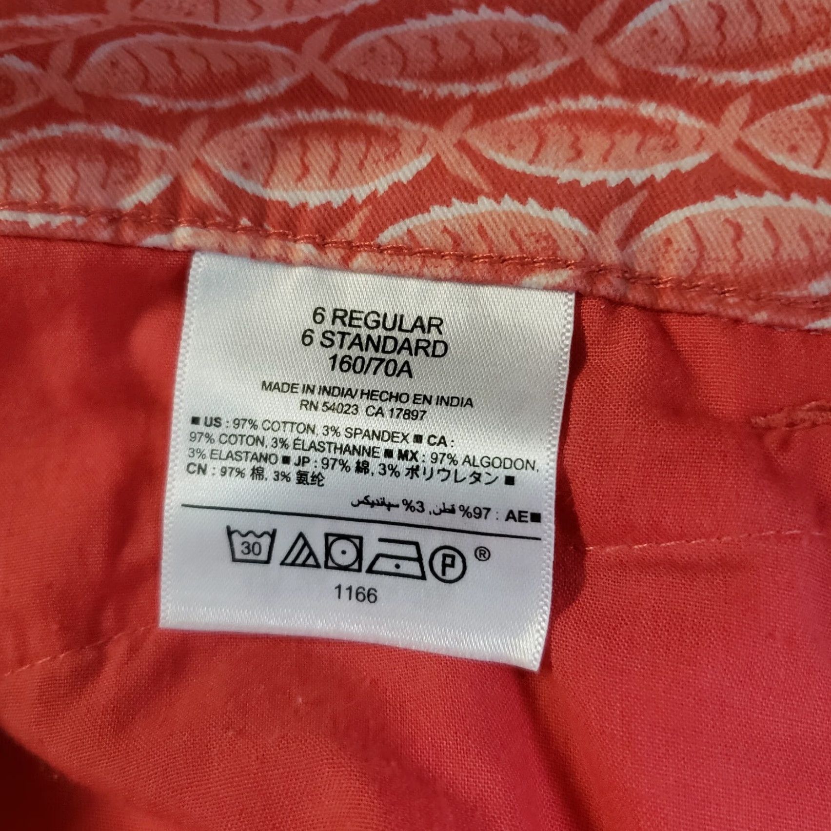 Old Navy Old Navy Womens Pixie Pants Sz 6 Pink Fish Print Mid Rise Cotton Blend Pants Womens 6 Pink Fish Print Cropped Casual Vintage: No Size 28" / US 6 / IT 42 - 6 Thumbnail