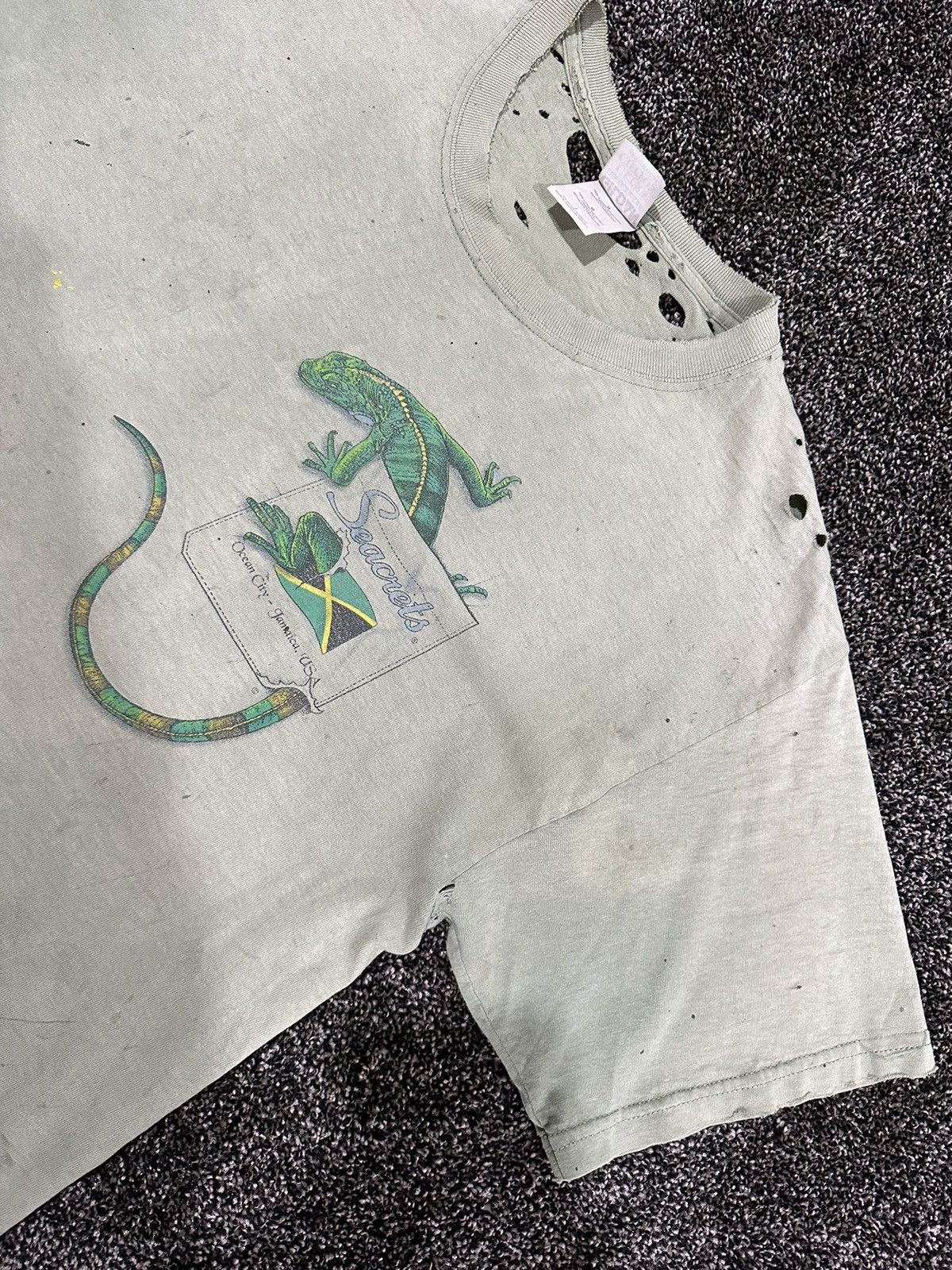 StraightFaded × Vintage Vintage Seacrets Lizard Thrashed Destroyed Faded T-Shirt Size US L / EU 52-54 / 3 - 7 Thumbnail
