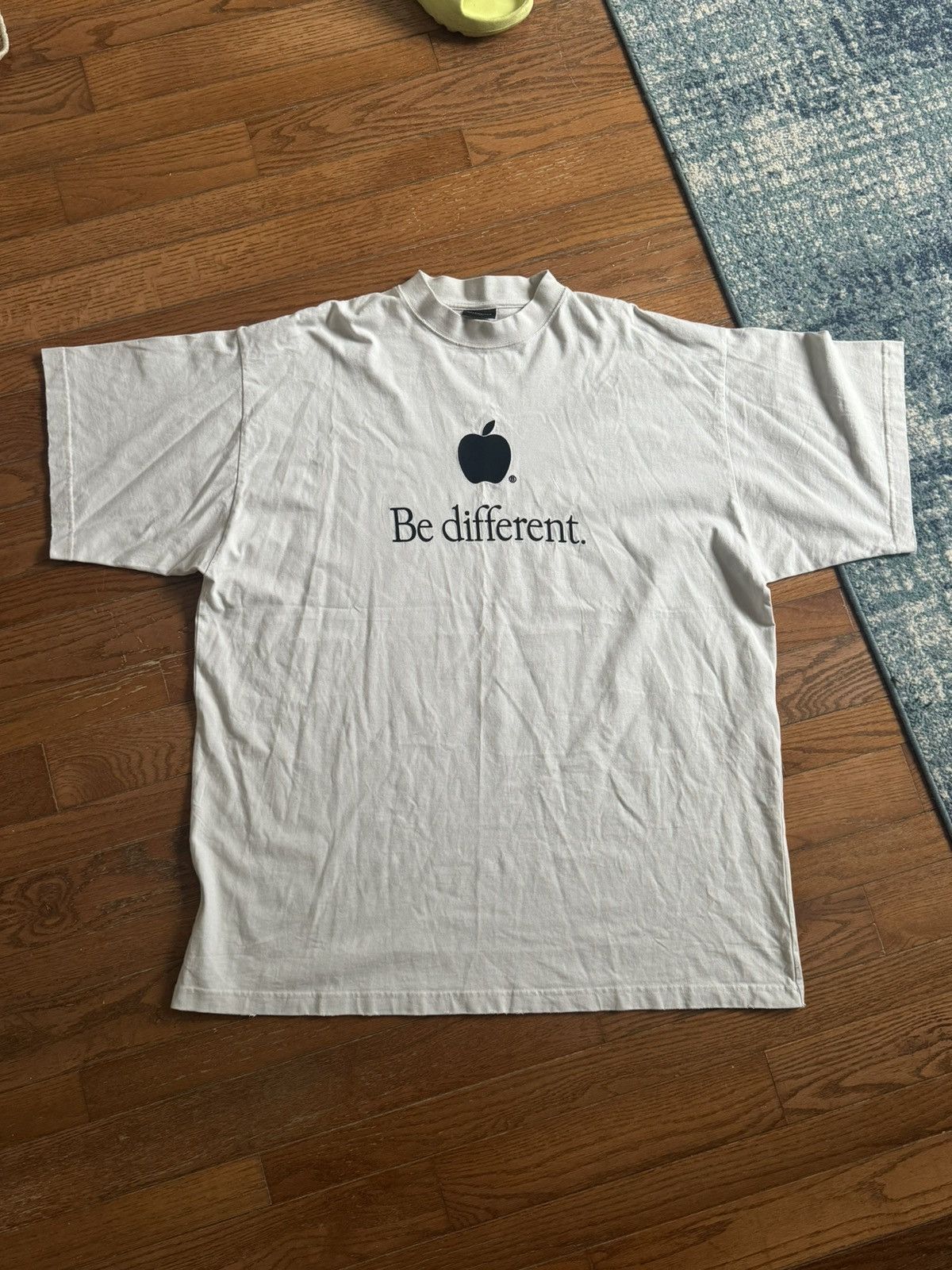 Balenciaga BALENCIAGA 22AW Be different embroidery T-shirt Size US L / EU 52-54 / 3 - 2 Thumbnail