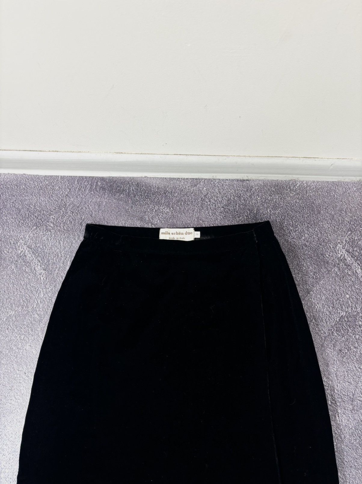 Mila Schon Vintage Mila Schon Due Women’s Rare Velvet Black Midi Skirt Size 30" / US 8 / IT 44 - 8 Thumbnail